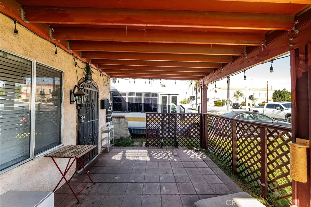 1077 N La Cadena, Colton, California 92324 home-pic-5