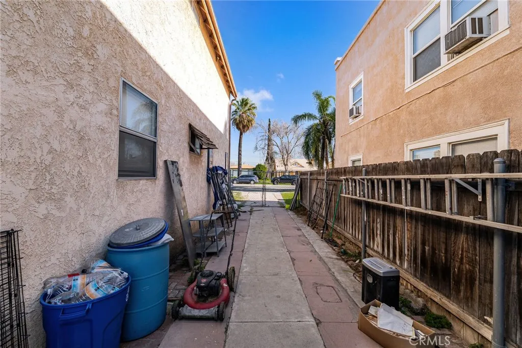 1077 N La Cadena, Colton, California 92324 home-pic-29