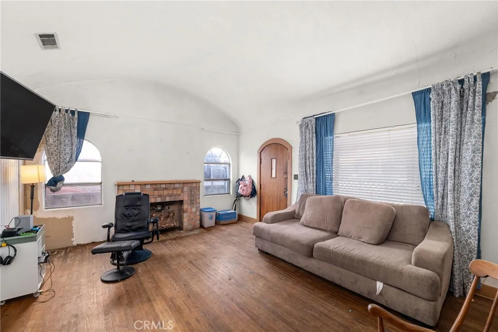 1077 N La Cadena, Colton, California 92324 home-pic-6