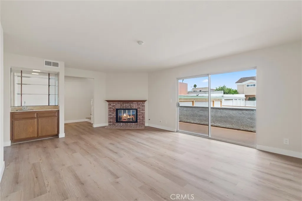 2609 Vanderbilt Lane 4, Redondo Beach, California 90278 home-pic-3