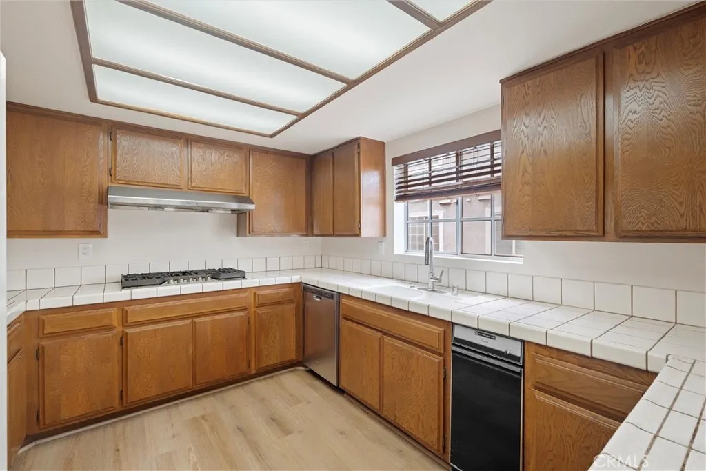 2609 Vanderbilt Lane 4, Redondo Beach, California 90278 home-pic-10