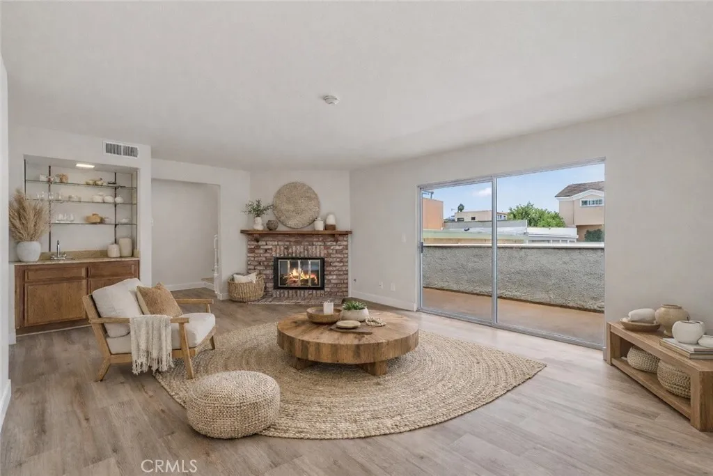 2609 Vanderbilt Lane 4, Redondo Beach, California 90278 home-pic-2
