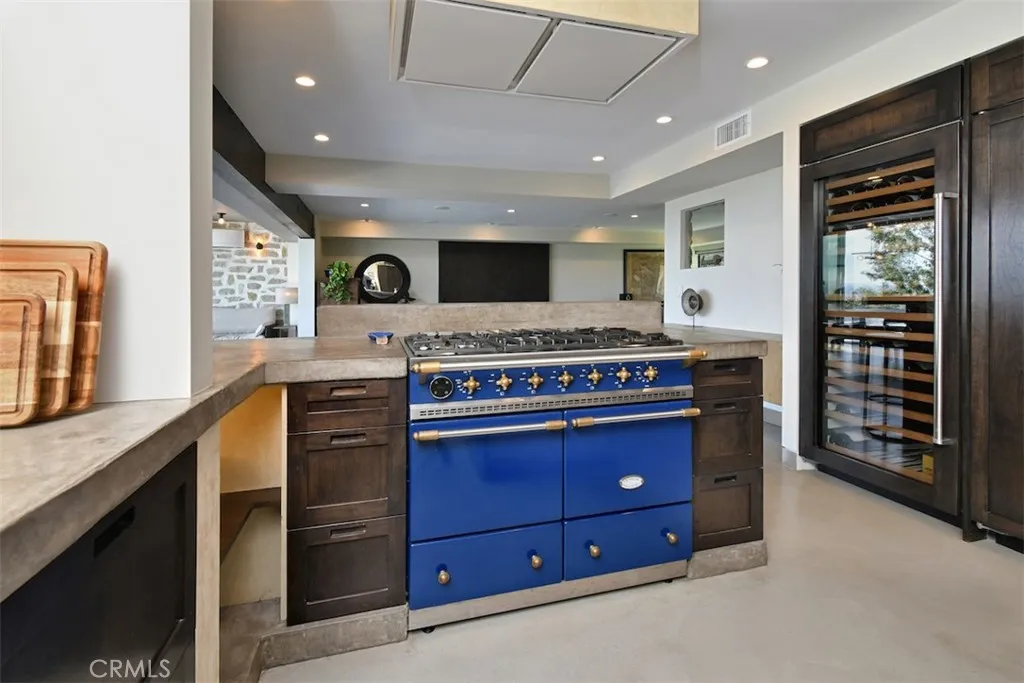 6100 Maury Avenue, Woodland Hills, California 91367 home-pic-15
