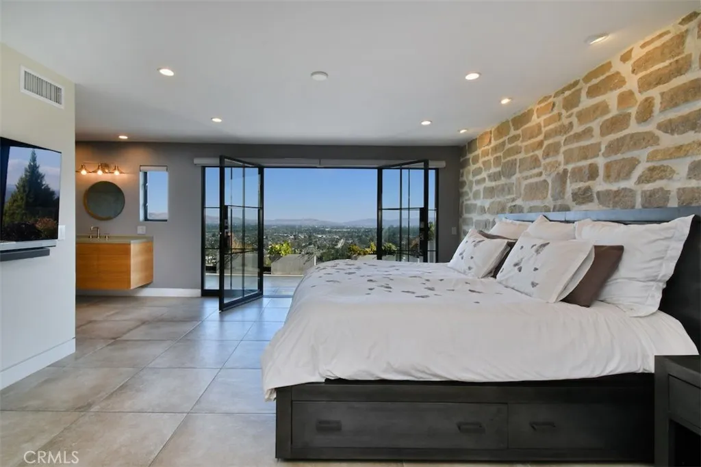 6100 Maury Avenue, Woodland Hills, California 91367 home-pic-21