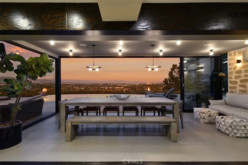 6100 Maury Avenue, Woodland Hills, California 91367 home-pic-11