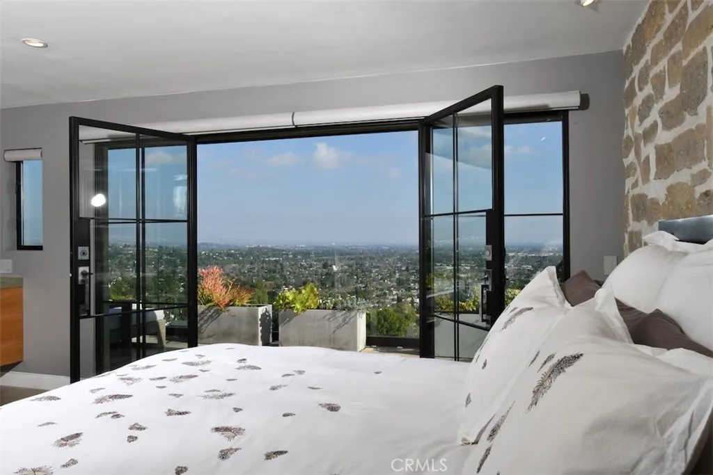 6100 Maury Avenue, Woodland Hills, California 91367 home-pic-23