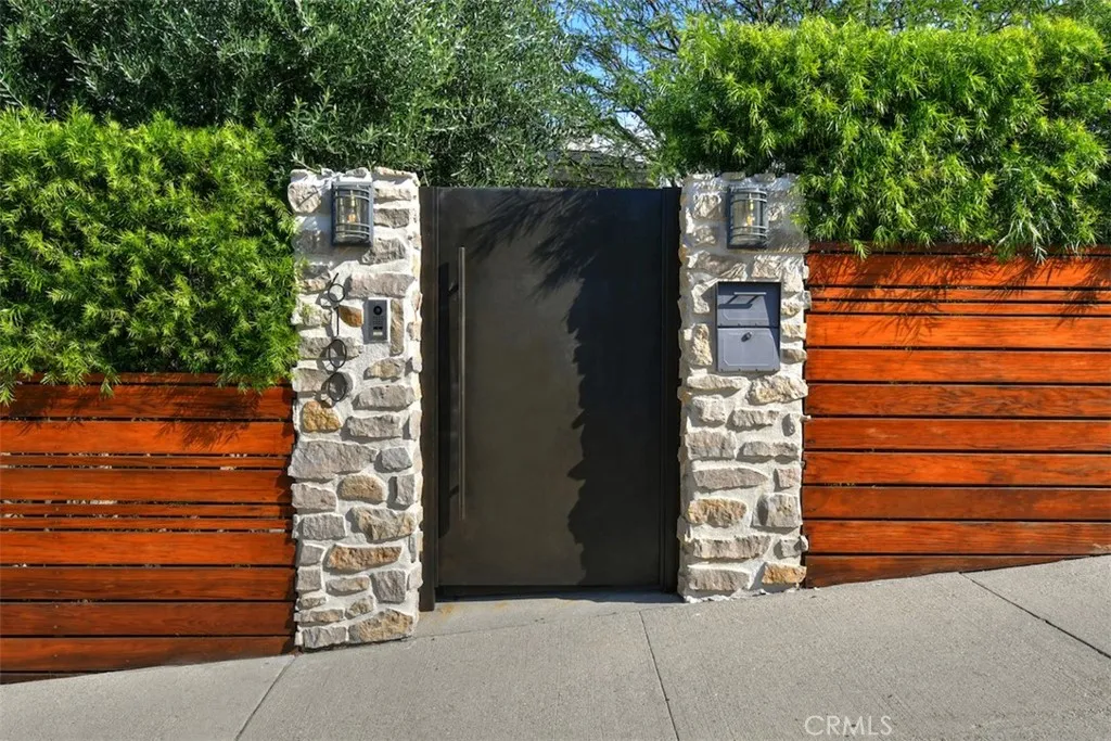 6100 Maury Avenue, Woodland Hills, California 91367 home-pic-3
