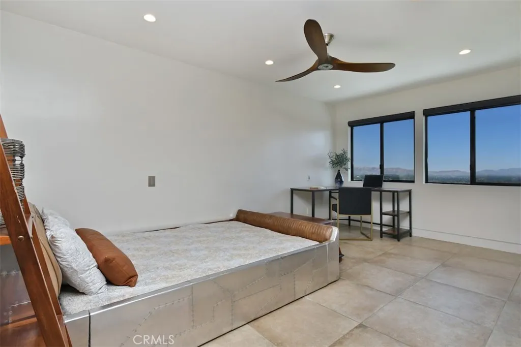 6100 Maury Avenue, Woodland Hills, California 91367 home-pic-18