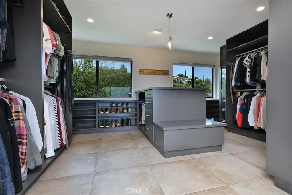6100 Maury Avenue, Woodland Hills, California 91367 home-pic-24