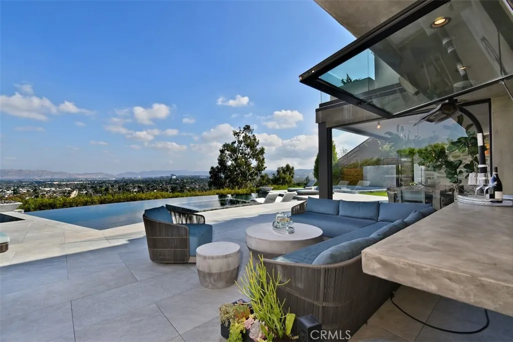 6100 Maury Avenue, Woodland Hills, California 91367 home-pic-28