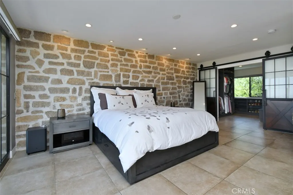 6100 Maury Avenue, Woodland Hills, California 91367 home-pic-22
