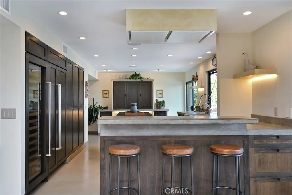 6100 Maury Avenue, Woodland Hills, California 91367 home-pic-12
