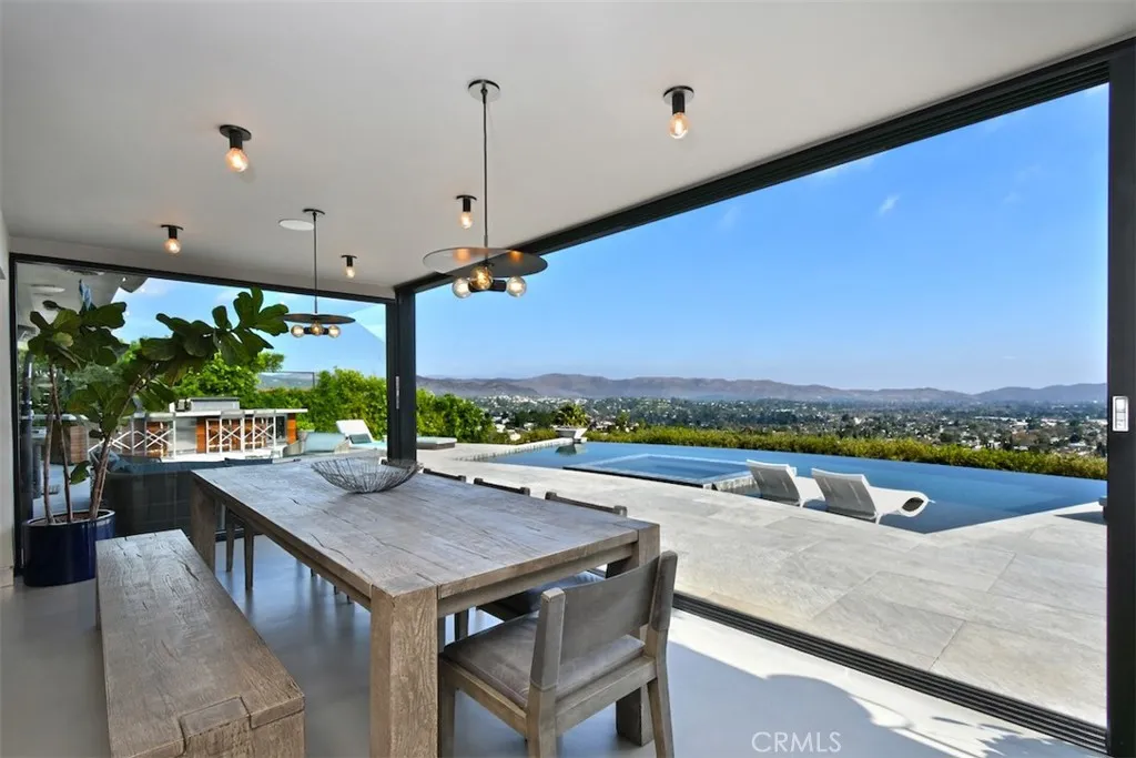 6100 Maury Avenue, Woodland Hills, California 91367 home-pic-10