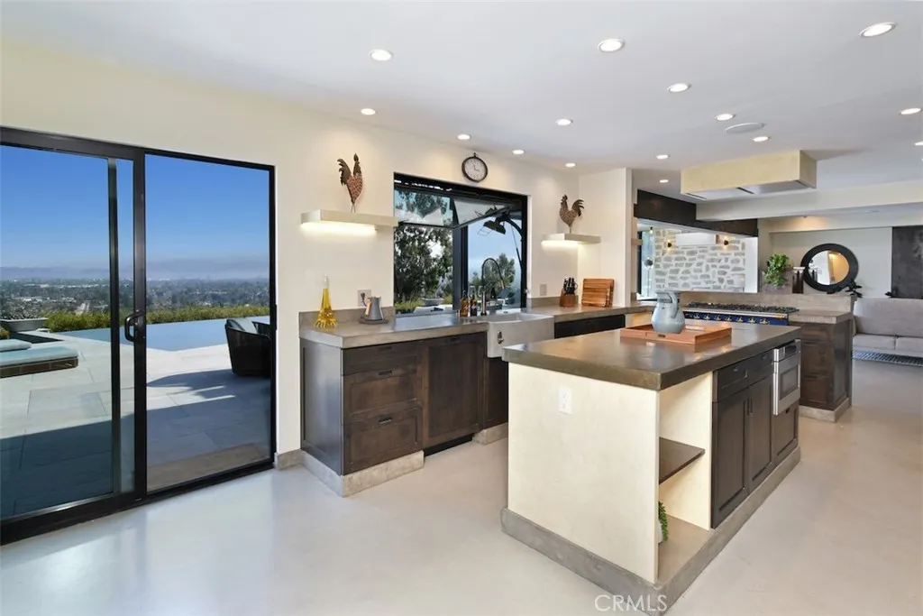 6100 Maury Avenue, Woodland Hills, California 91367 home-pic-14