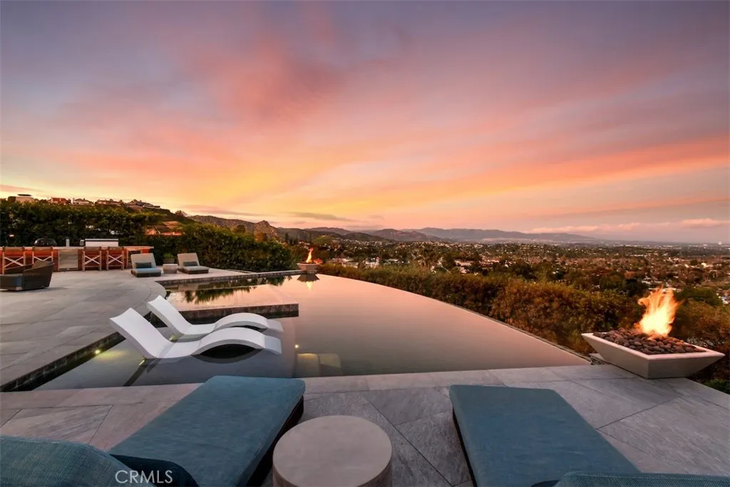 6100 Maury Avenue, Woodland Hills, California 91367 home-pic-1