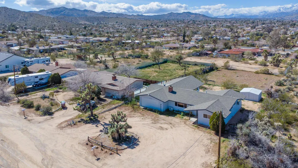 7478 Bonita Trail, Yucca Valley, California 92284 home-pic-45