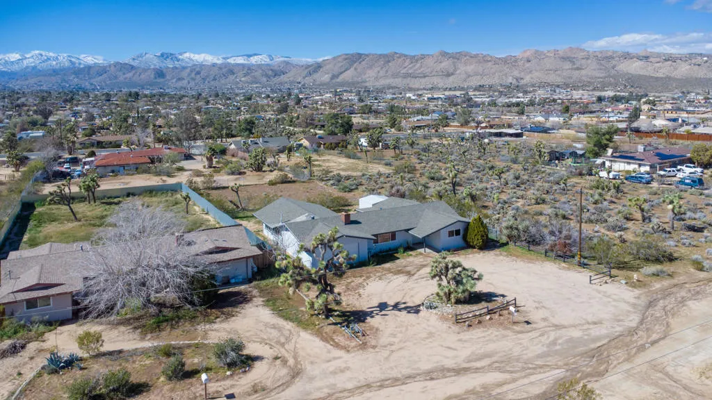 7478 Bonita Trail, Yucca Valley, California 92284 home-pic-48