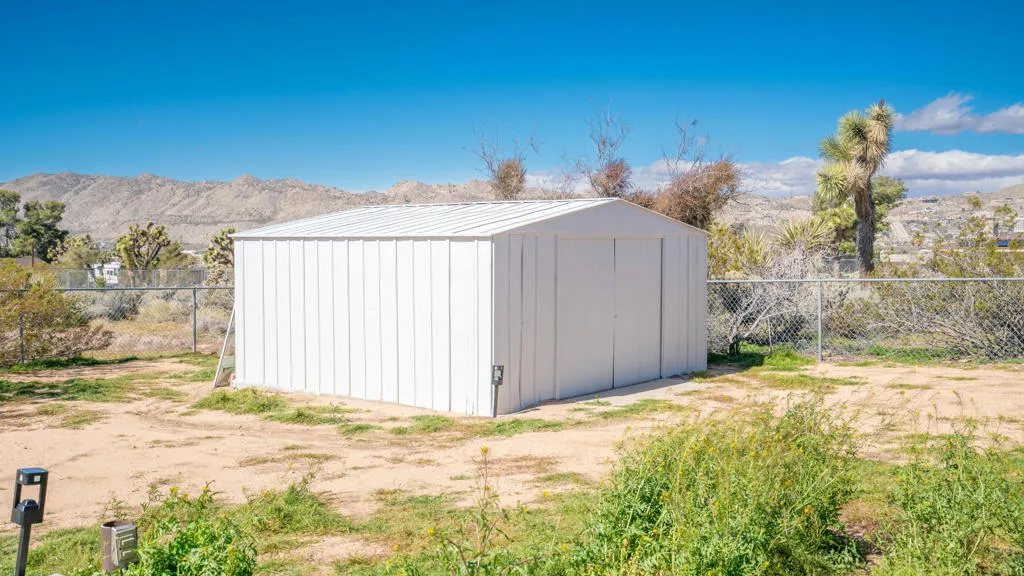 7478 Bonita Trail, Yucca Valley, California 92284 home-pic-43