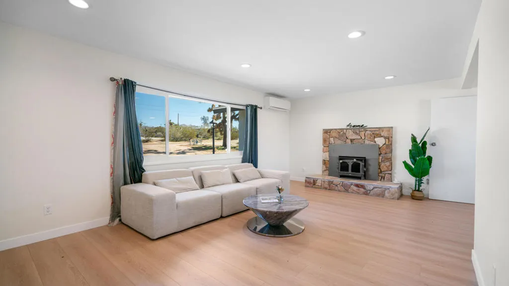 7478 Bonita Trail, Yucca Valley, California 92284 home-pic-5