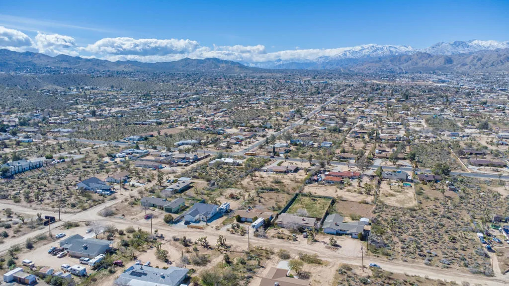 7478 Bonita Trail, Yucca Valley, California 92284 home-pic-54