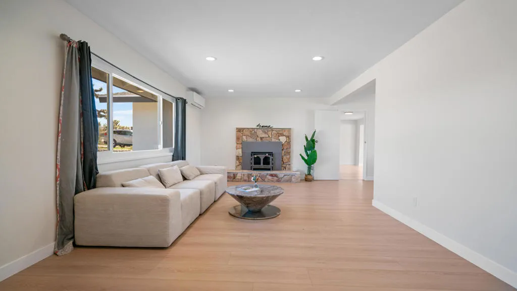 7478 Bonita Trail, Yucca Valley, California 92284 home-pic-4