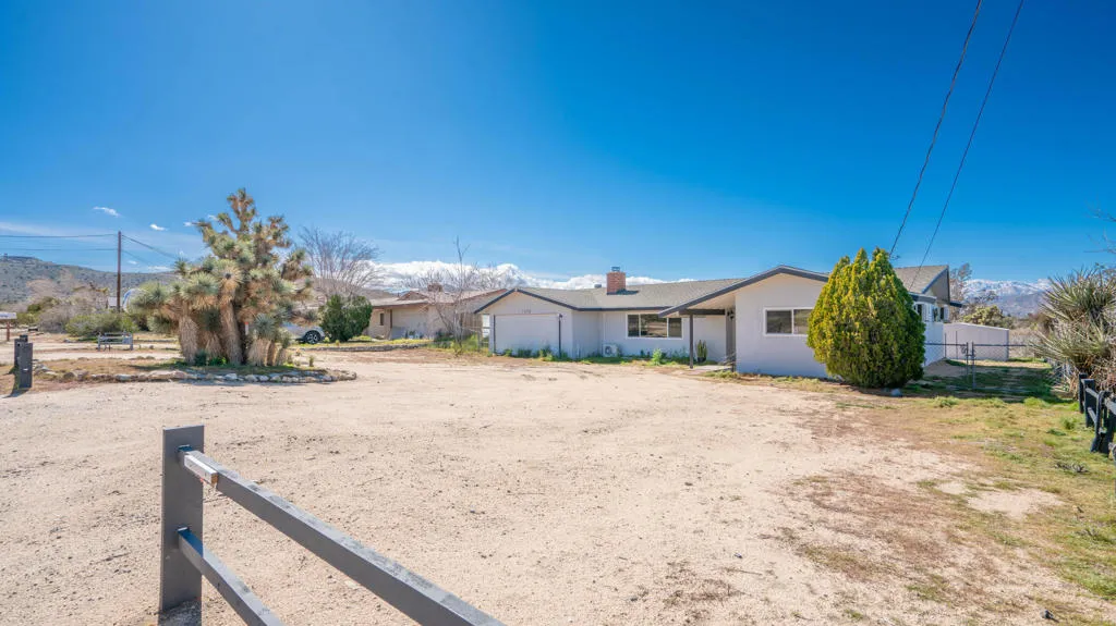 7478 Bonita Trail, Yucca Valley, California 92284 home-pic-35