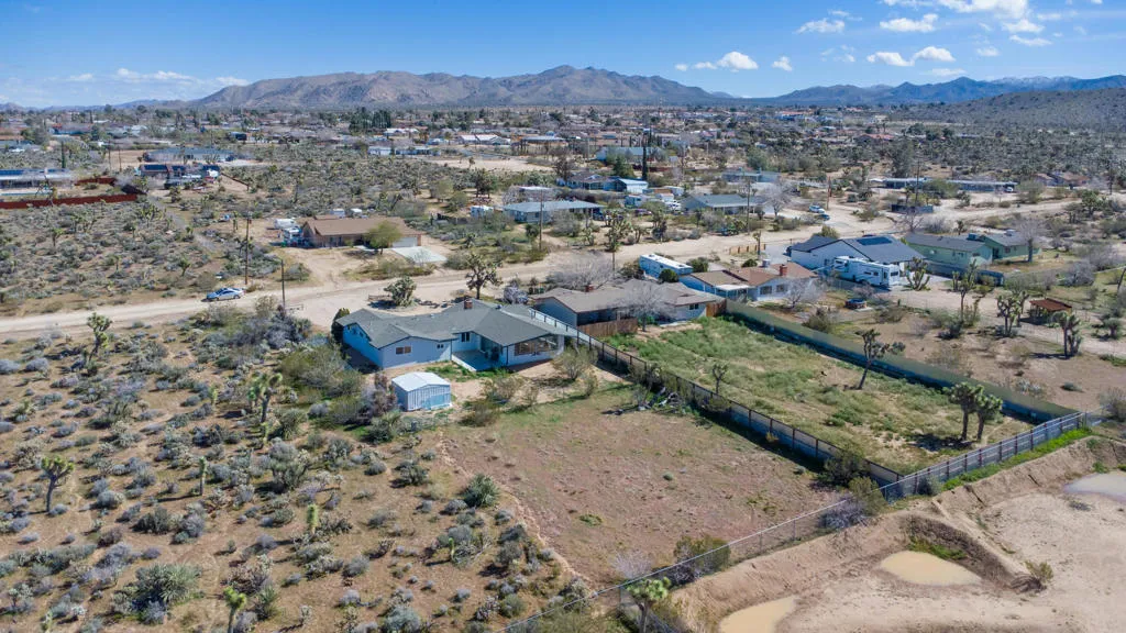 7478 Bonita Trail, Yucca Valley, California 92284 home-pic-49