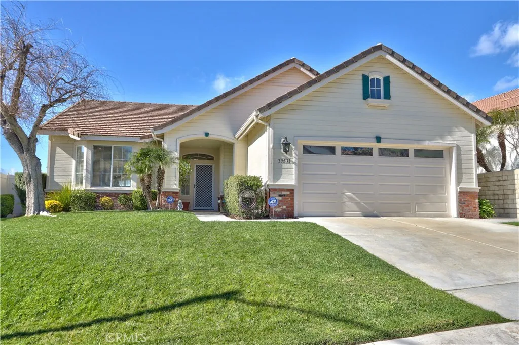 39531 Sierra Madre, Murrieta, California 92563 home-pic-1
