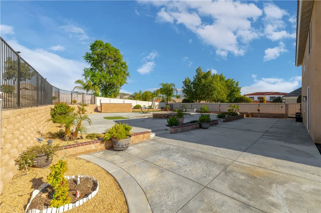 22270 Pinto Drive, Menifee, California 92587 home-pic-51