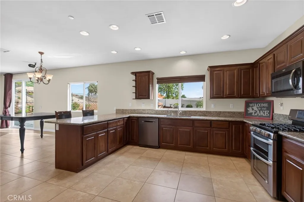 22270 Pinto Drive, Menifee, California 92587 home-pic-19