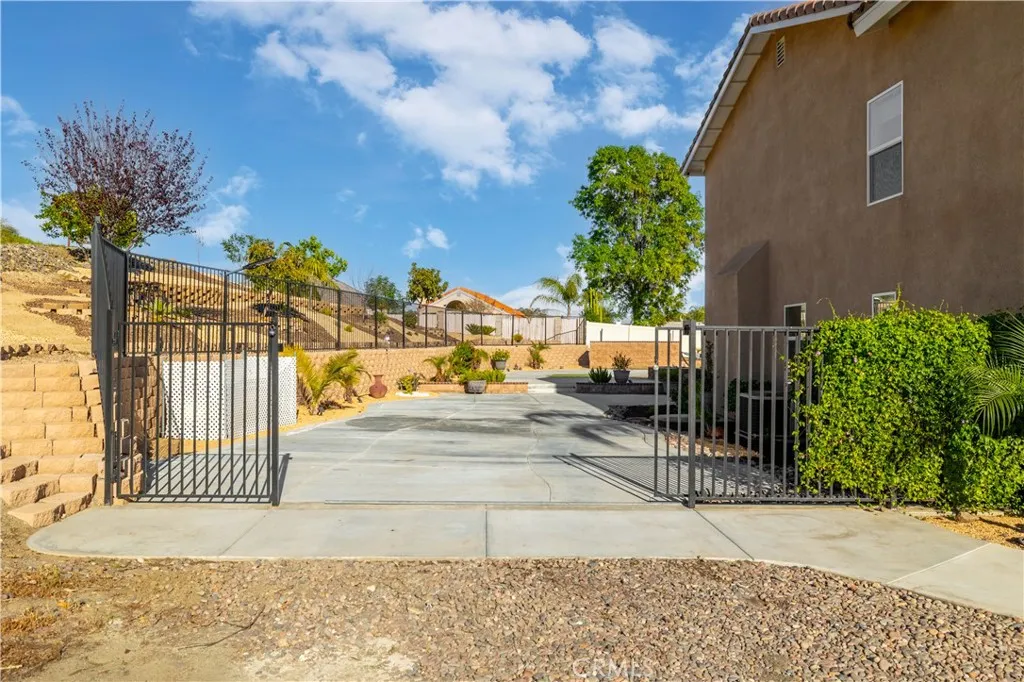 22270 Pinto Drive, Menifee, California 92587 home-pic-59