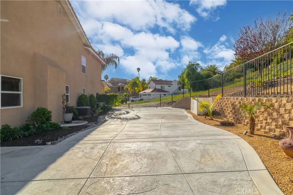22270 Pinto Drive, Menifee, California 92587 home-pic-57