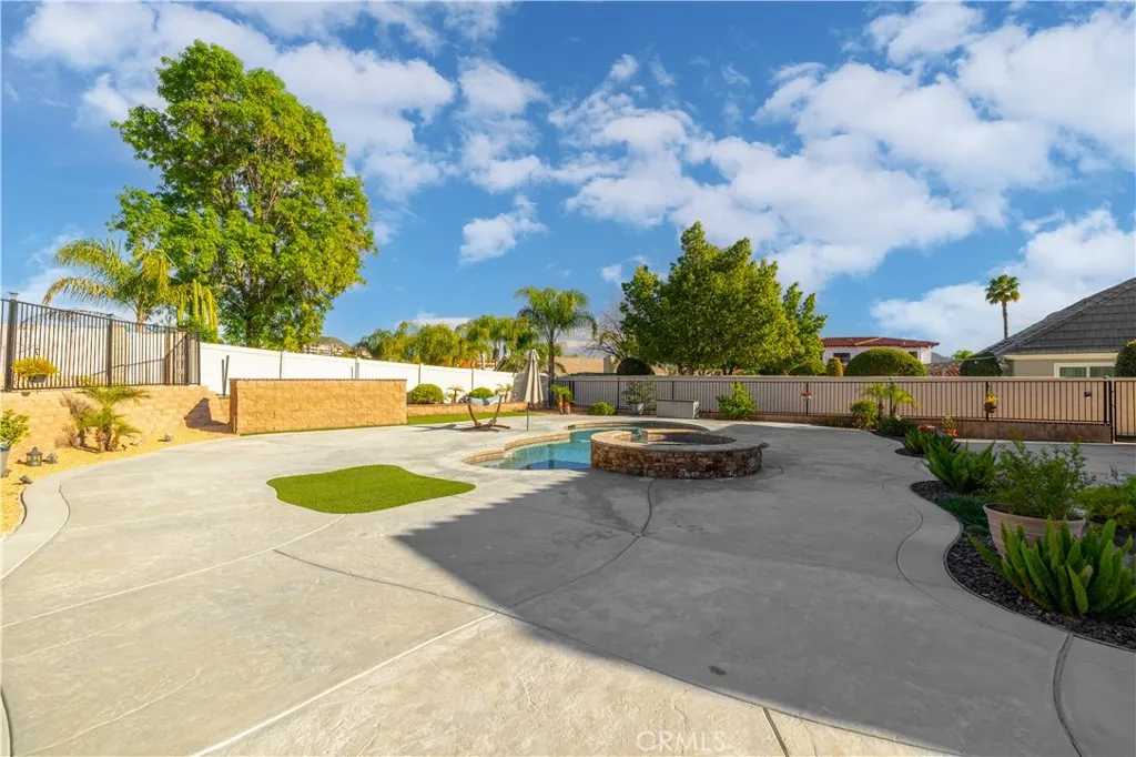 22270 Pinto Drive, Menifee, California 92587 home-pic-52