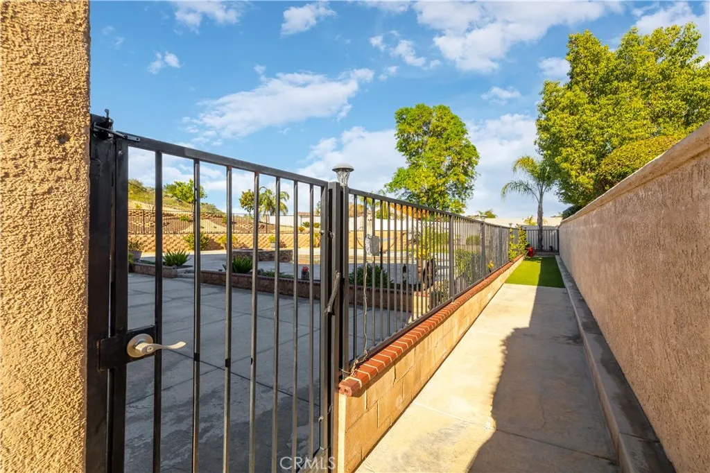 22270 Pinto Drive, Menifee, California 92587 home-pic-54