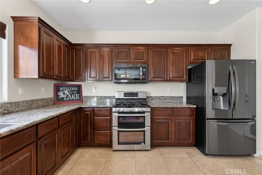 22270 Pinto Drive, Menifee, California 92587 home-pic-16