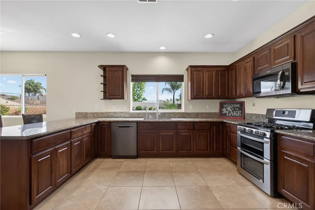 22270 Pinto Drive, Menifee, California 92587 home-pic-17