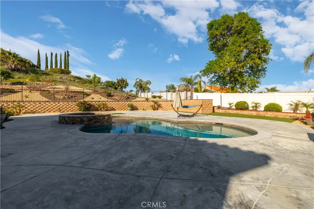 22270 Pinto Drive, Menifee, California 92587 home-pic-46