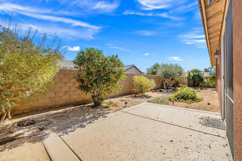 47496 Manteca Court, Indio, California 92201 home-pic-32