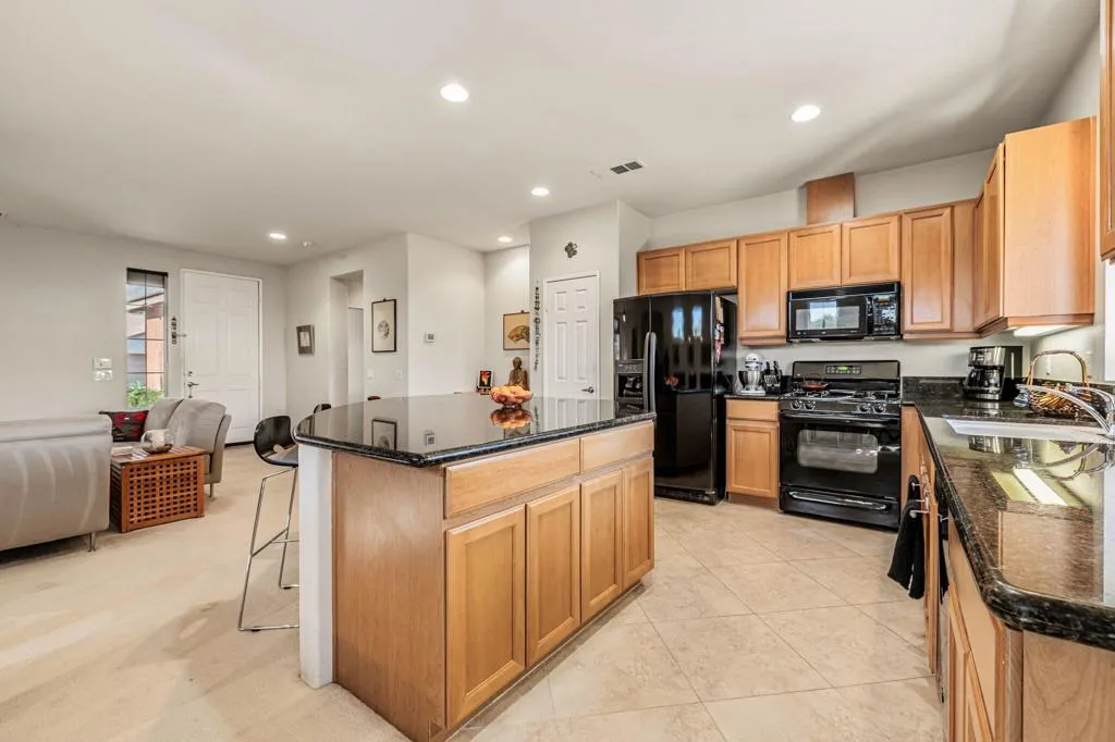 47496 Manteca Court, Indio, California 92201 home-pic-9