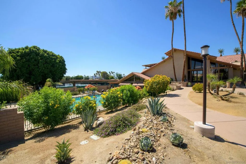 19 Granada Dr, Rancho Mirage, California 92270 home-pic-35