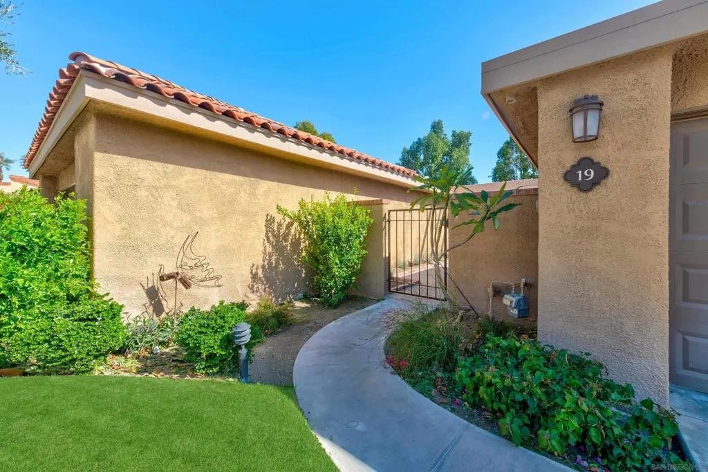 19 Granada Dr, Rancho Mirage, California 92270 home-pic-3