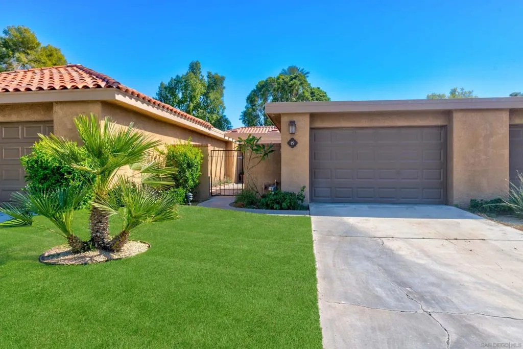 19 Granada Dr, Rancho Mirage, California 92270 home-pic-2