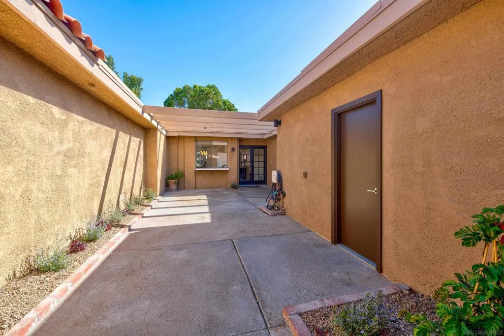 19 Granada Dr, Rancho Mirage, California 92270 home-pic-4