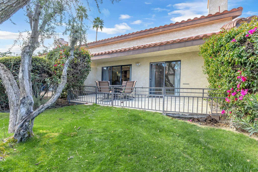 204 Lakecrest Lane, Palm Desert, California 92260 home-pic-35