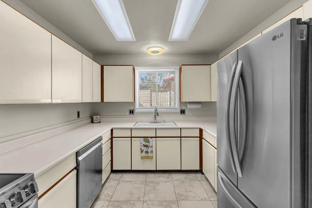 204 Lakecrest Lane, Palm Desert, California 92260 home-pic-15