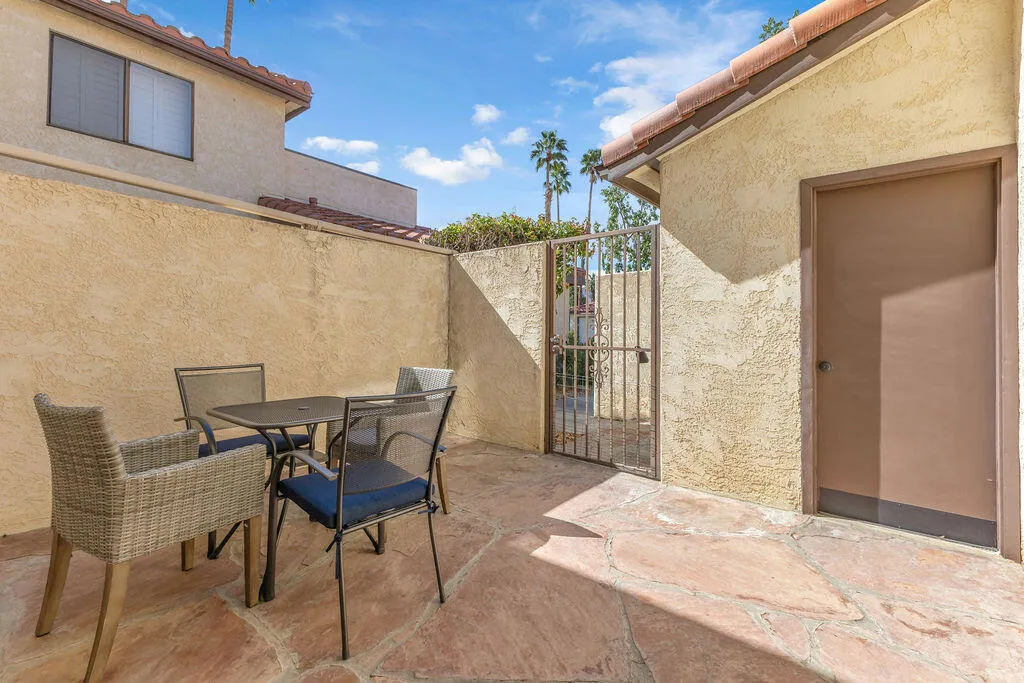 204 Lakecrest Lane, Palm Desert, California 92260 home-pic-38