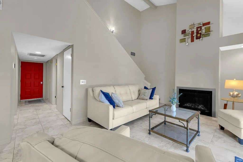 204 Lakecrest Lane, Palm Desert, California 92260 home-pic-4