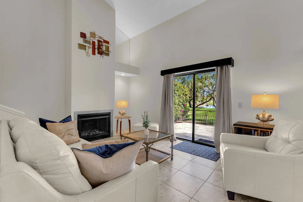 204 Lakecrest Lane, Palm Desert, California 92260 home-pic-3