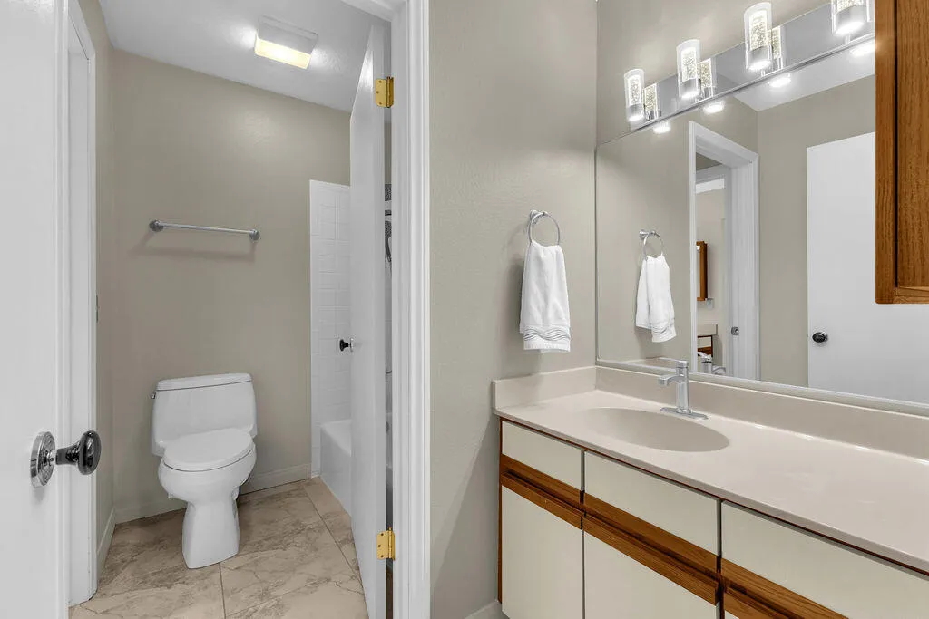 204 Lakecrest Lane, Palm Desert, California 92260 home-pic-28