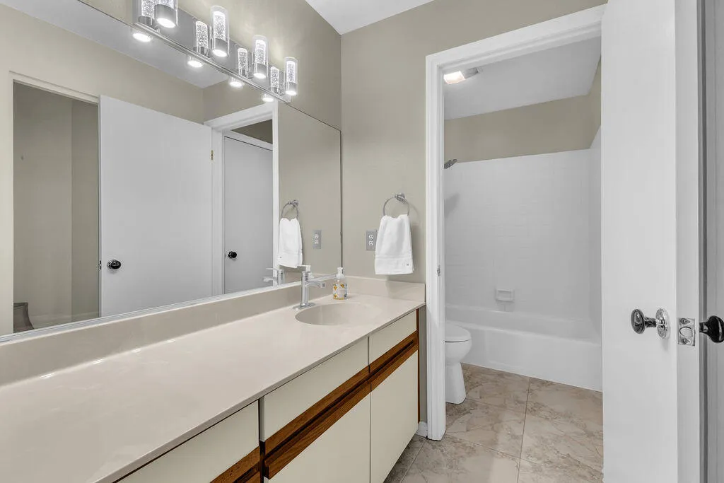 204 Lakecrest Lane, Palm Desert, California 92260 home-pic-27